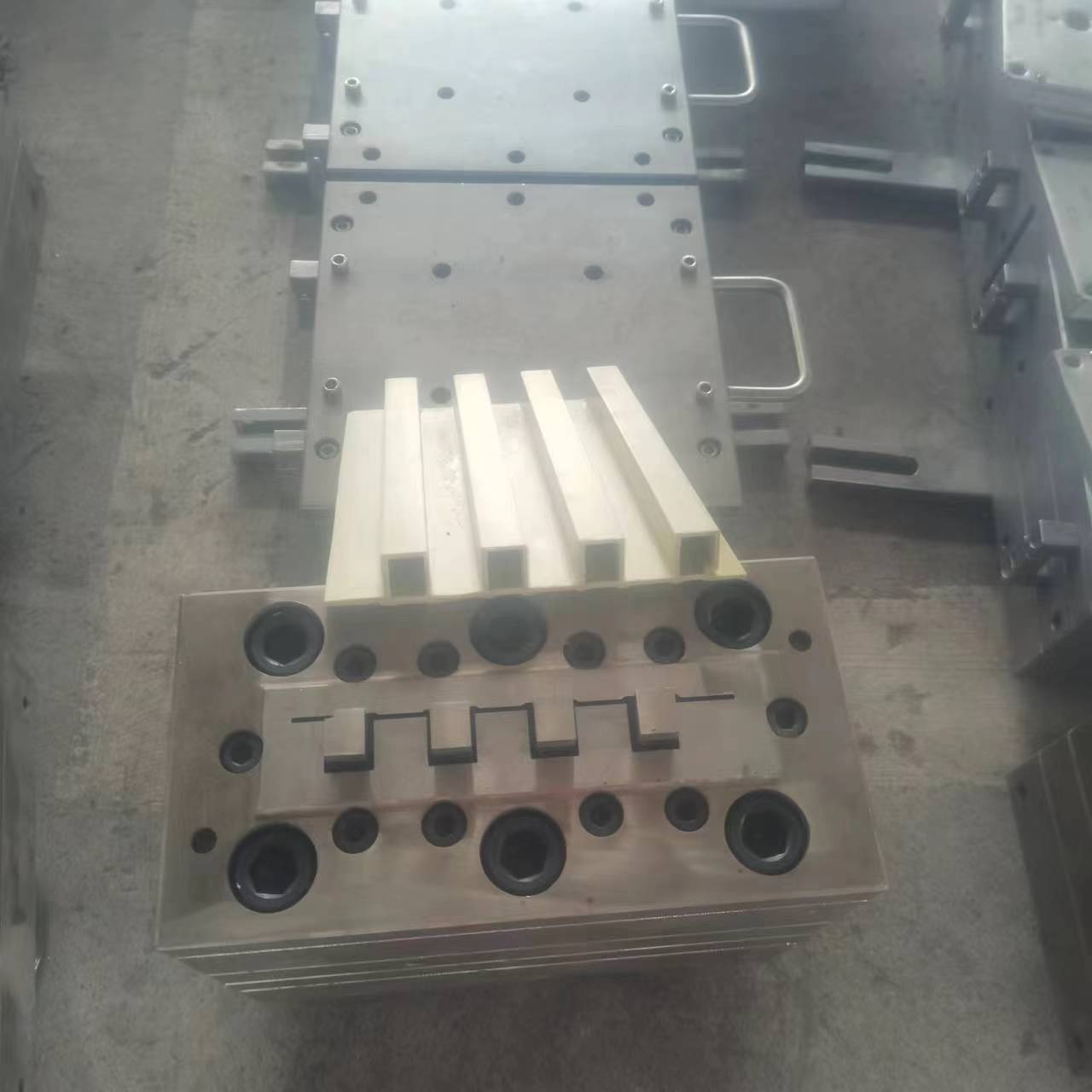 PVC木塑、發(fā)泡模具